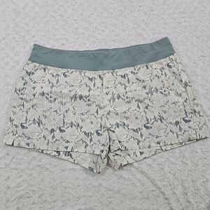 Athleta Trekkie North NWOT Green Lacey short womens size 22 Hiking outdoors